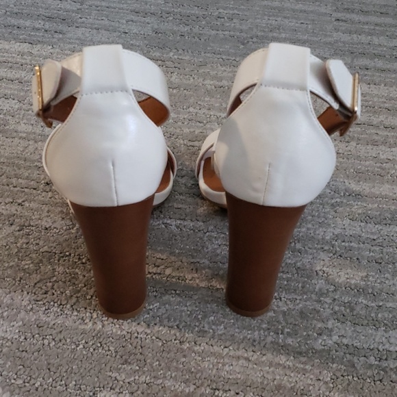 White block heels - Picture 2 of 5